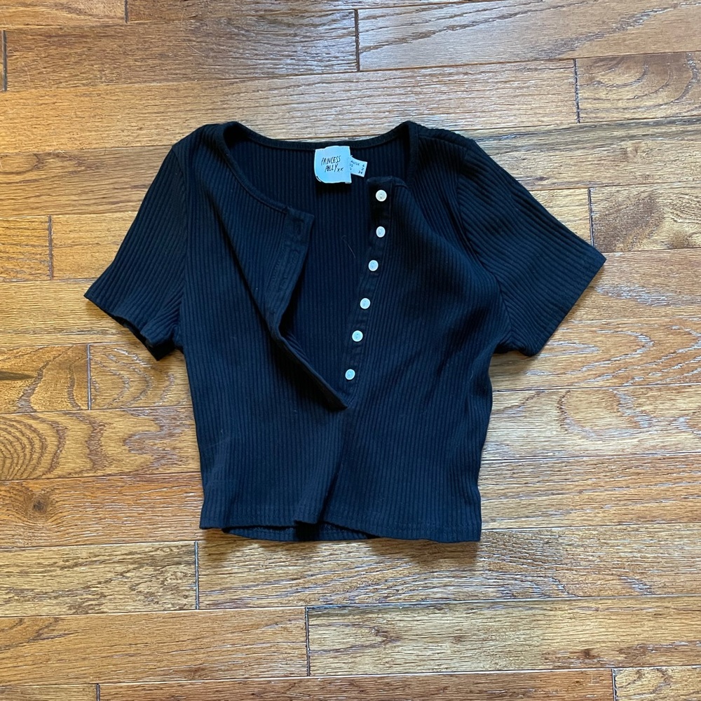 Princess Polly button up crop tee